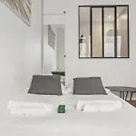 Lavie Maison Eiffel Ac Hot Tub